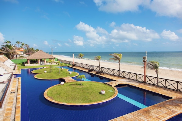2 outdoor pools