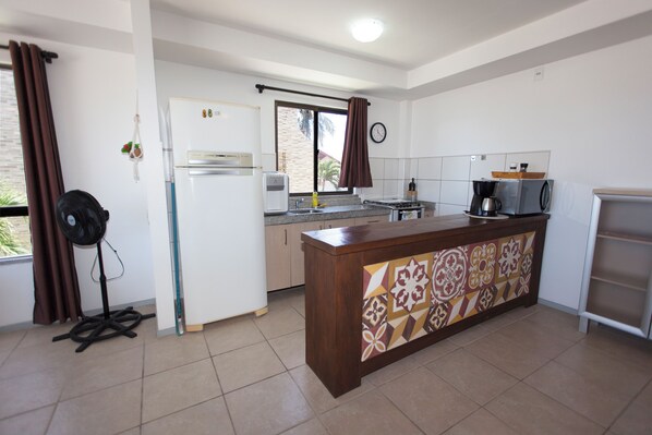 Leilighet, 2 soverom (Apenas Transferência Bancária) | Eget kjøkken | Kjøleskap, mikrobølgeovn, ovn og kokeplater