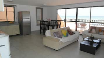 Penthouse, 3 Bedrooms (Apenas Transferência Bancária) | Living area | Flat-screen TV, DVD player