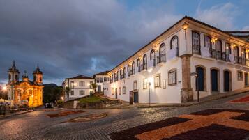 Fachada del alojamiento - Noche