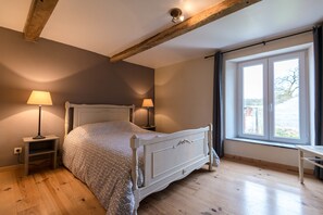 1 chambre, bureau, lits bébé (gratuits), lits pliants/supplémentaires