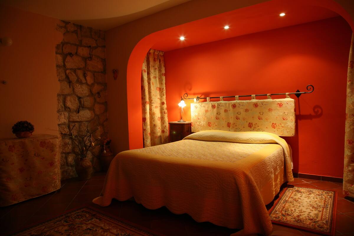 1 bedroom, premium bedding, iron/ironing board, rollaway beds