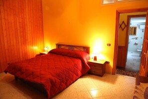 1 bedroom, premium bedding, iron/ironing board, rollaway beds