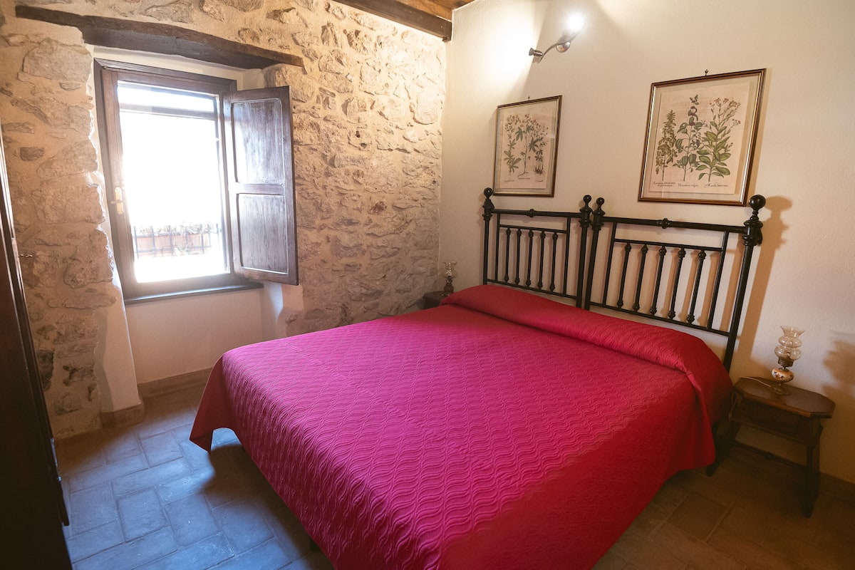 Habitación doble (La Spada) | 2 habitaciones, ropa de cama de alta calidad y muebles diferentes