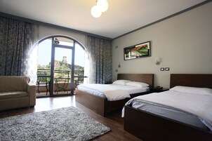 标准三人房 | 办公桌、隔音、熨斗/熨板、免费 WiFi