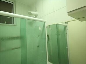 Standaard appartement, 1 slaapkamer | Badkamer met douche