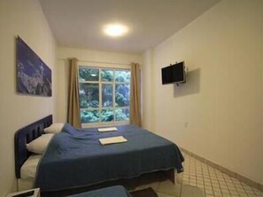2 bedrooms, blackout drapes, bed sheets
