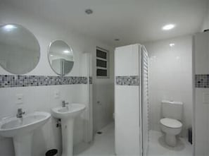 Shower, towels