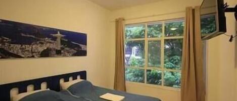 2 habitaciones, escritorio y cortinas blackout