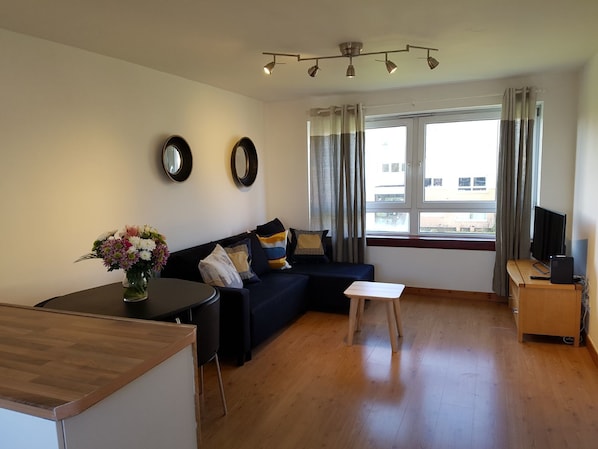 Apartment, 1 Bedroom | Living area