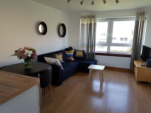 Apartment, 1 Bedroom | Living area
