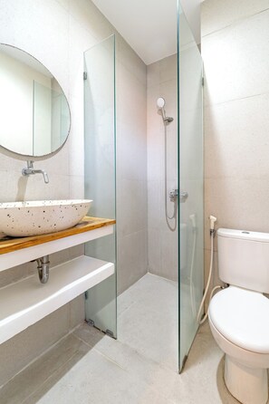 Superior Double or Twin Room | Bathroom