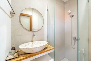 Superior Double or Twin Room | Bathroom