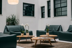 Lobby sitting area - D'Autor Apartments (Porto)