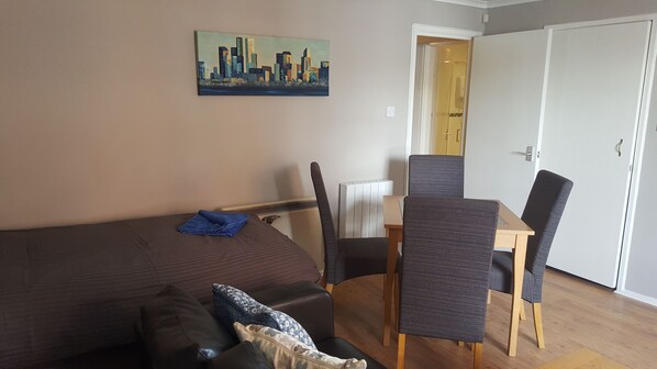 Appartement, 1 chambre | Repas dans la chambre