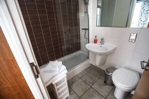 Bathroom - Cranbrook House Serviced Apartments (Nottingham)