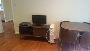Apartment, 1 Bedroom | In-room dining - Dragon - North Woodside Apartment 1 Bedroom Home (Glasgow)