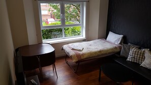 Apartment, 1 Bedroom | In-room dining - Dragon - North Woodside Apartment 1 Bedroom Home (Glasgow)