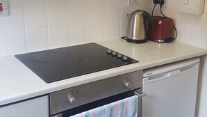 Private kitchen - Dragon - North Woodside Apartment 1 Bedroom Home (Glasgow)