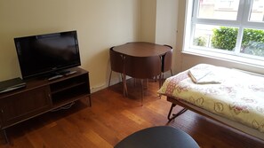 Apartment, 1 Schlafzimmer | Essbereich im Zimmer