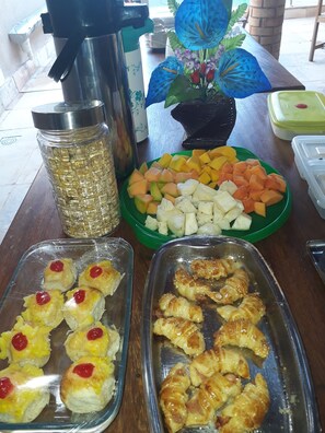 Free daily buffet breakfast
