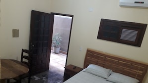 Suite | Desk, blackout drapes, iron/ironing board (on request), WiFi (free) - Pousada Pouso da Praia (Caucaia)