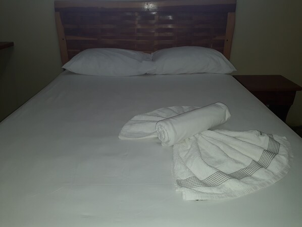 Apartment, 3 Bedrooms | Desk, blackout drapes, iron/ironing board, free WiFi