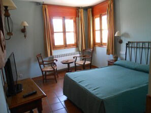 Dobbeltrom | Skrivebord, wi-fi (inkludert) og sengetøy