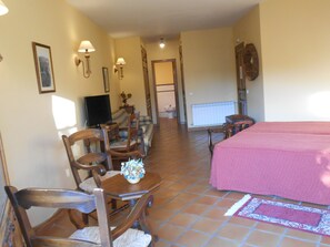 Tremannsrom | Skrivebord, wi-fi (inkludert) og sengetøy