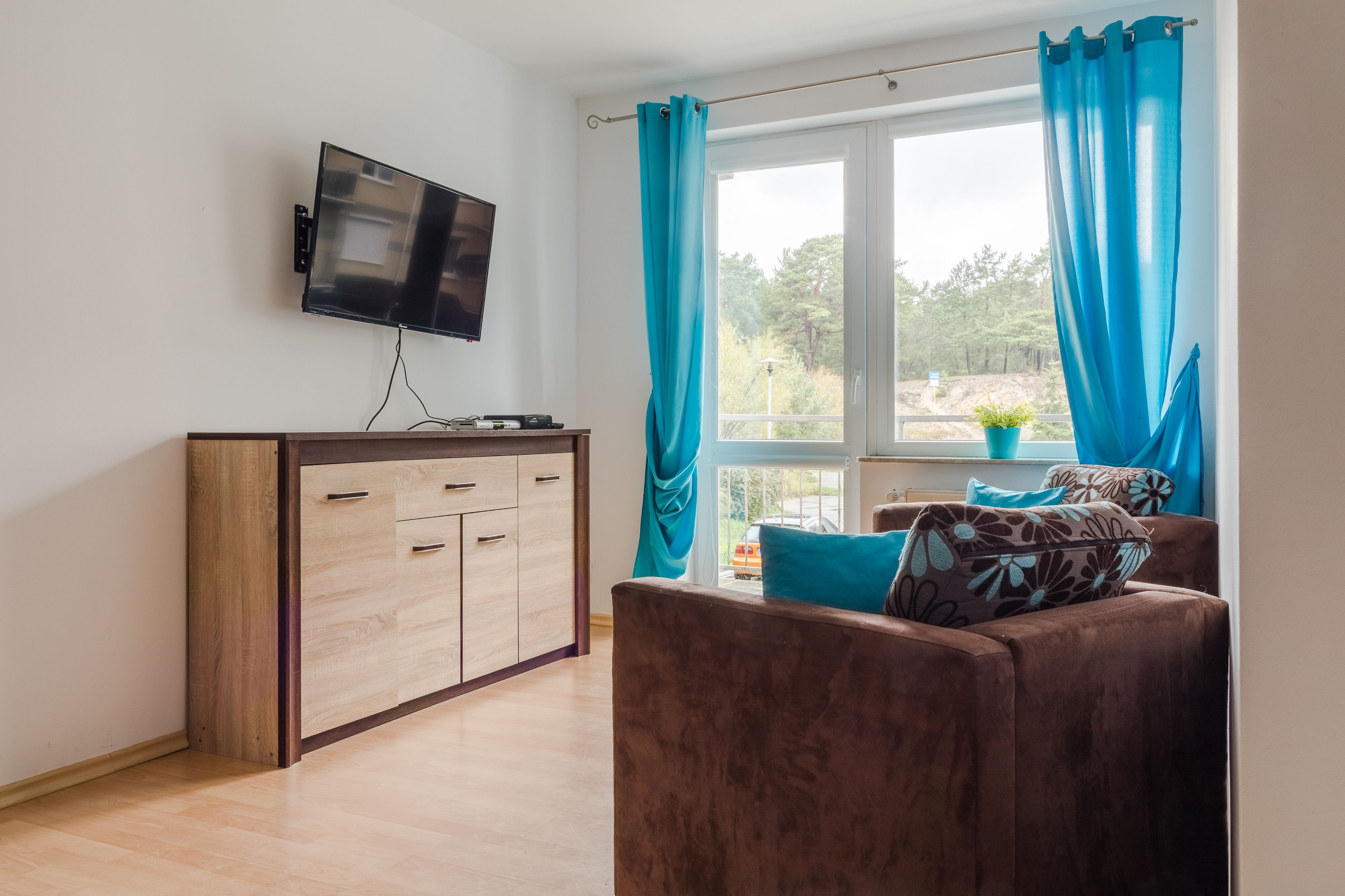 Classic Apartment, 1 Bedroom, Balcony (Alga) | Living room | Flat-screen TV