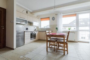 Deluxe Apartment, 1 Bedroom, Balcony (VIP) | Private kitchen | Fridge, microwave, stovetop, electric kettle - Apartamenty Baltyckie - Na Wydmie (Ustka)