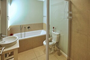 Handtücher, Seife, Shampoo, Toilettenpapier