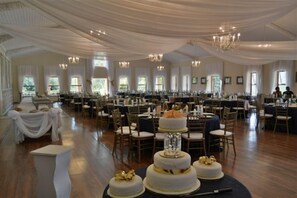Indoor wedding - Old Halliwell Country Inn (Curry's Post)