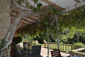 Terrace/patio - Old Halliwell Country Inn (Curry's Post)