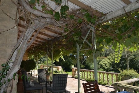 Terrace/patio. Old Halliwell Country Inn