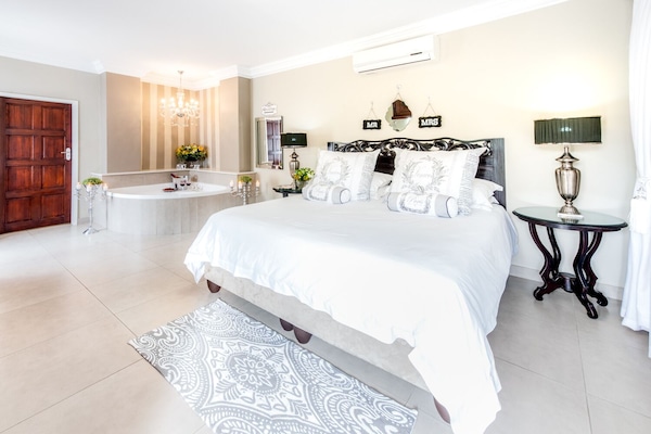 Superior Room | In-room safe, desk, iron/ironing board, free WiFi