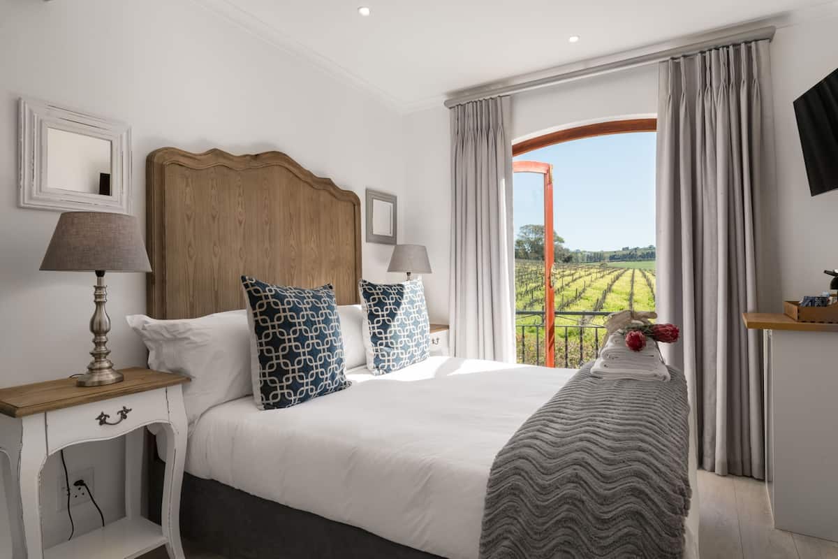 Premium kamer, 1 queensize bed | Een kluis op de kamer, individueel gedecoreerd, individueel gemeubileerd