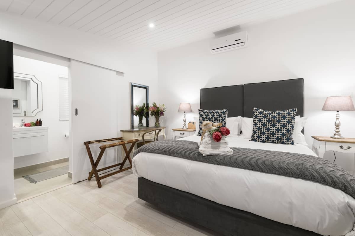 Premium kamer, 1 kingsize bed | Een kluis op de kamer, individueel gedecoreerd, individueel gemeubileerd