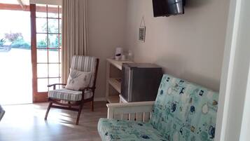 Caja de seguridad en la habitación y escritorio