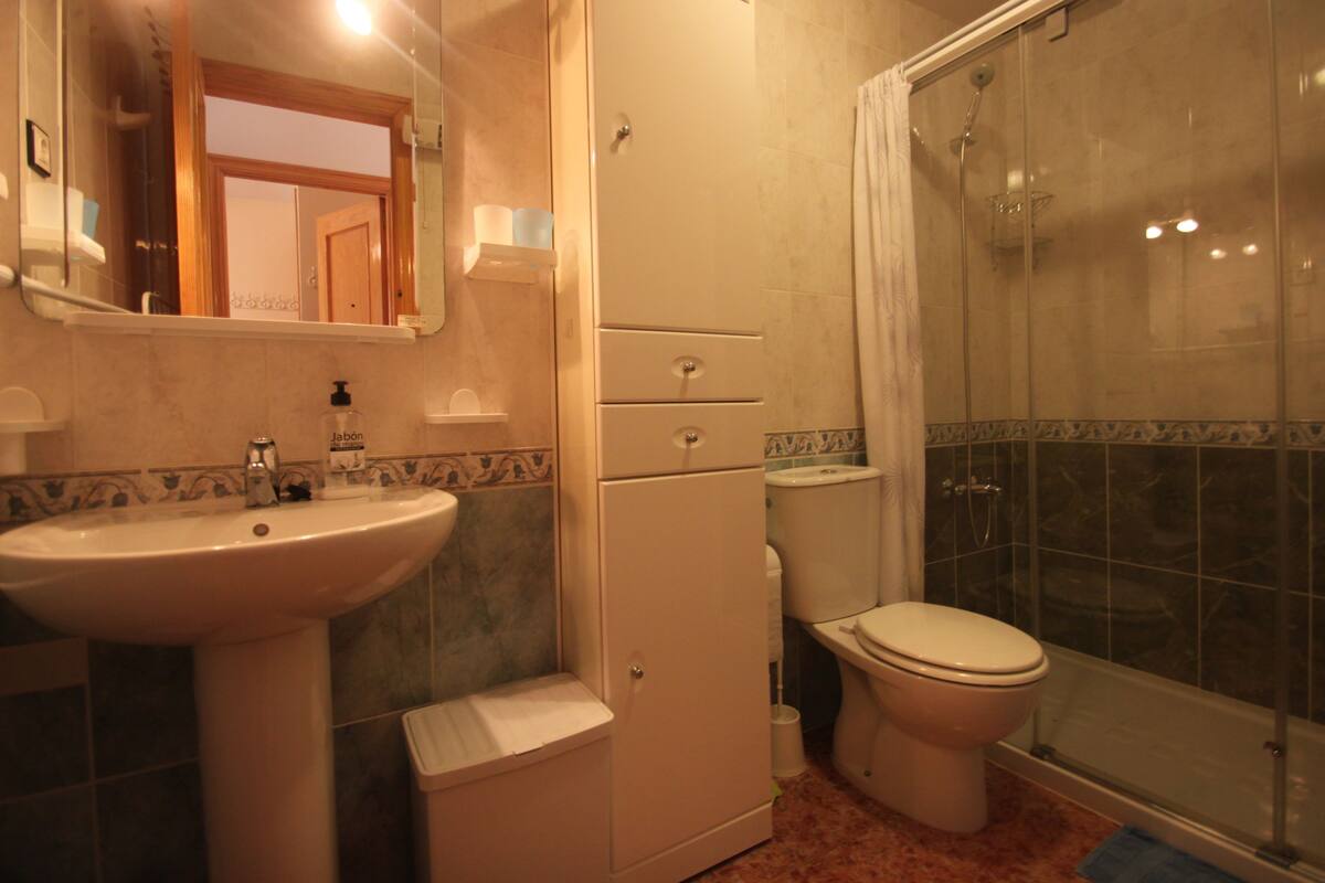 basic apartment, 2 bedrooms | bathroom | shower, hair dryer, towels