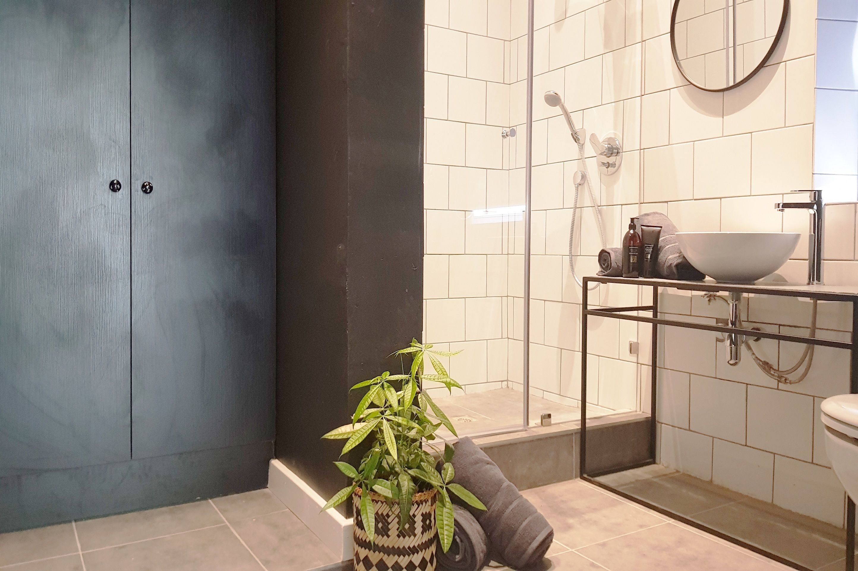 In House King Room | Bathroom | Free toiletries, hair dryer, bidet, towels