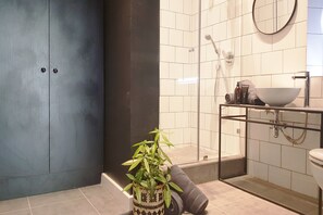 Chambre Confort, 1 chambre | Salle de bain