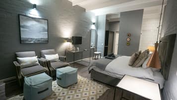 Suite (Garden) | 1 bedroom, individually decorated, individually furnished, free WiFi