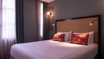 Tweepersoonskamer (La Môme) | Luxe beddengoed, een minibar, een kluis op de kamer, een bureau