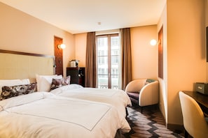 Twin Room (La Bourgeoise Twin) - Mom’Art Hotel (Paris)