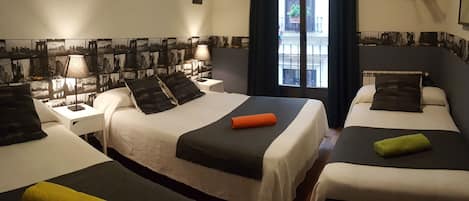 Habitación triple, baño compartido | Balcón