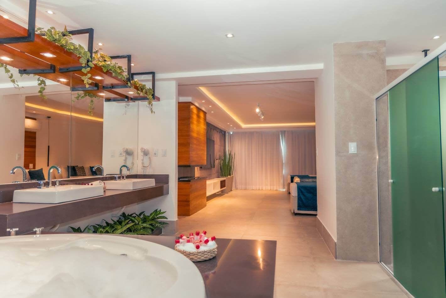 luxury apartment | 1 bedroom, minibar, desk, laptop workspace