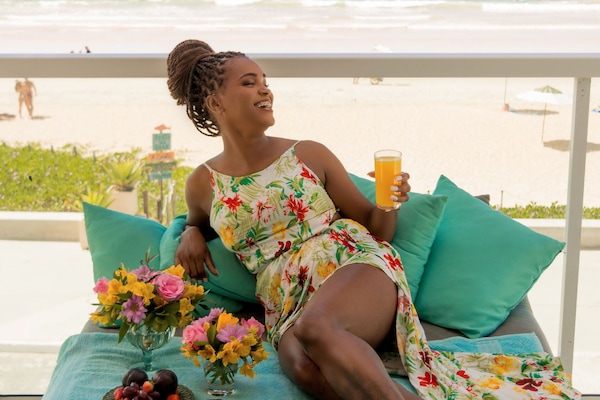 Minibar, bureau, espace de travail pour ordinateur portable