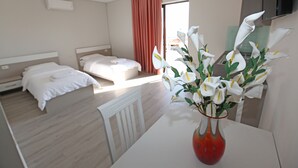 Deluxe Apartment | Desk, laptop workspace, soundproofing, iron/ironing board (on request) - Hotel Star (Sarandë)