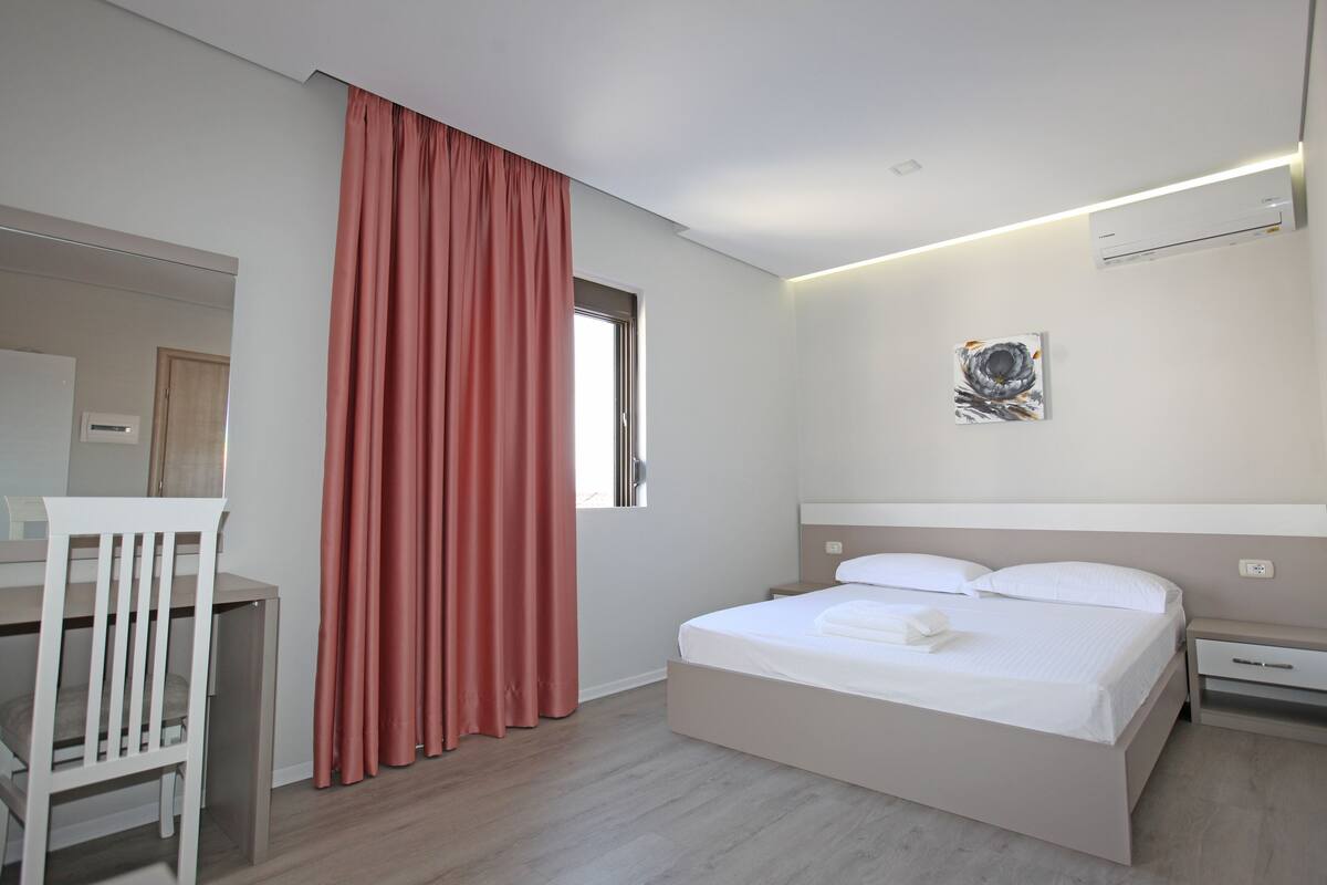 Deluxe Double Room, Partial Sea View